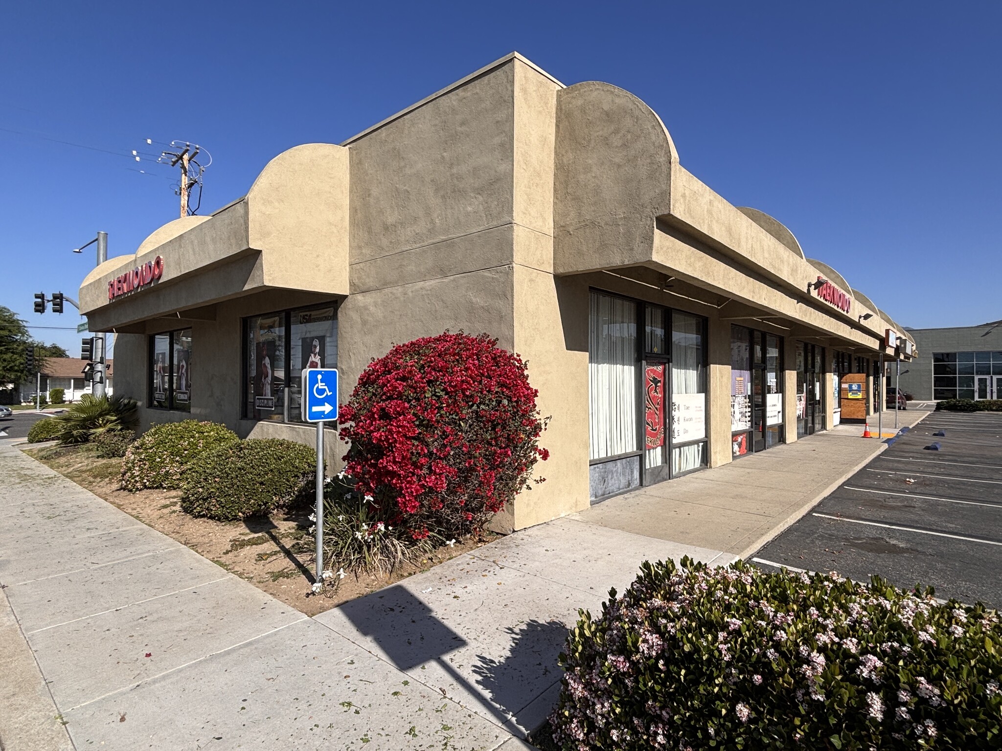 1106 N Citrus Ave, Covina, CA à louer Photo de l’immeuble– Image 1 sur 14