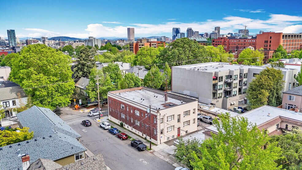 1323 NW 23rd Ave, Portland, OR à vendre - Photo de l’immeuble – Image 1 sur 16