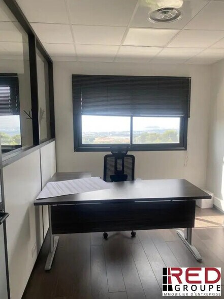 Bureau dans La Ciotat à louer - Photo de l’immeuble – Image 2 sur 5
