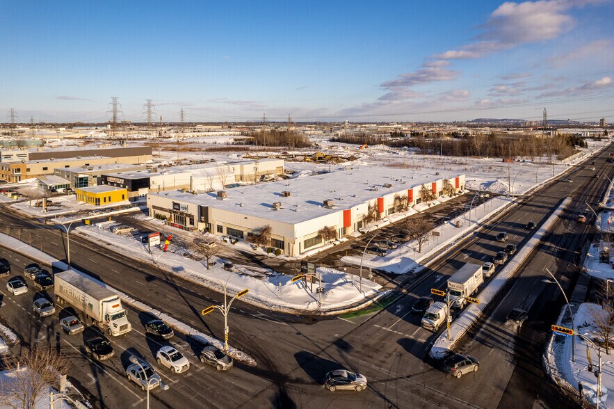 3505-3541 Boul Le Corbusier, Laval, QC à louer - Aérien – Image 2 sur 5