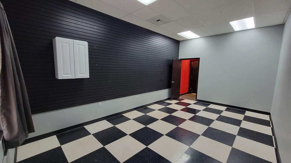 5245-5251 Commercial St SE, Salem, OR à louer - Photo de l’immeuble – Image 2 sur 16