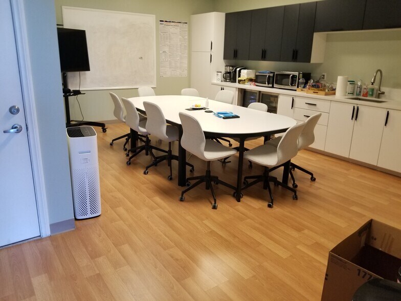 26249 Enterprise Ct, Lake Forest, CA à louer - Photo de l’immeuble – Image 2 sur 10