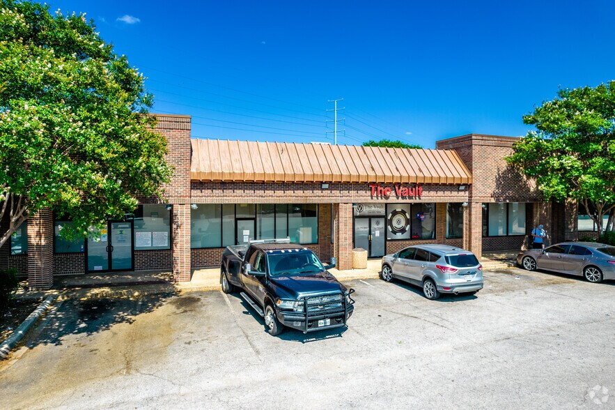 5121 Crestway Dr, San Antonio, TX à louer - Photo principale – Image 3 sur 5