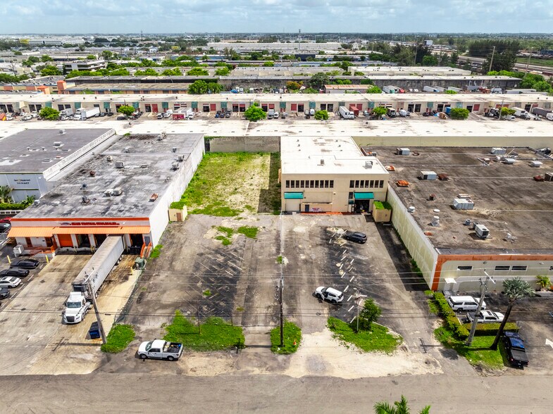 6995 NW 46th St, Miami, FL à vendre - Photo de l’immeuble – Image 2 sur 3