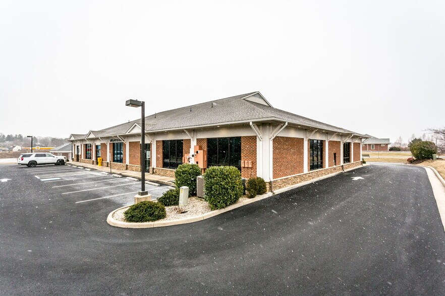 16 Gosnell, Staunton, VA à vendre - Photo de l’immeuble – Image 2 sur 27