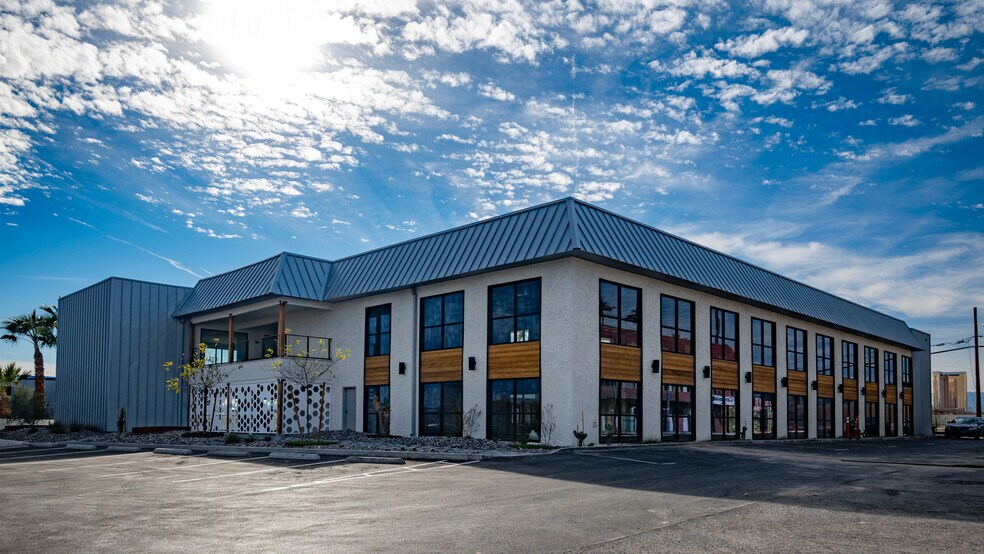 5030 Paradise Rd, Las Vegas, NV à louer - Photo de l’immeuble – Image 1 sur 38
