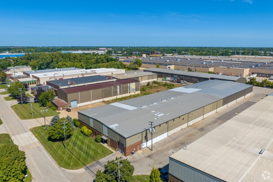 8400 Ronda Dr, Canton, MI à louer - Aérien – Image 3 sur 22