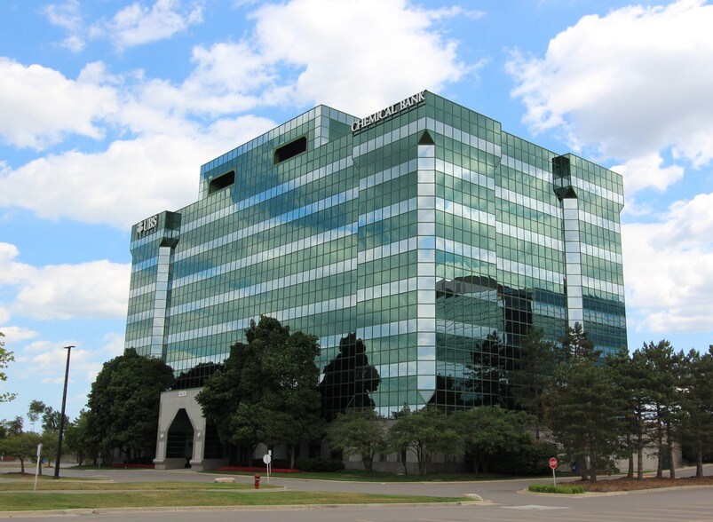 2301 W Big Beaver Rd, Troy, MI à louer - Photo de l’immeuble – Image 2 sur 4