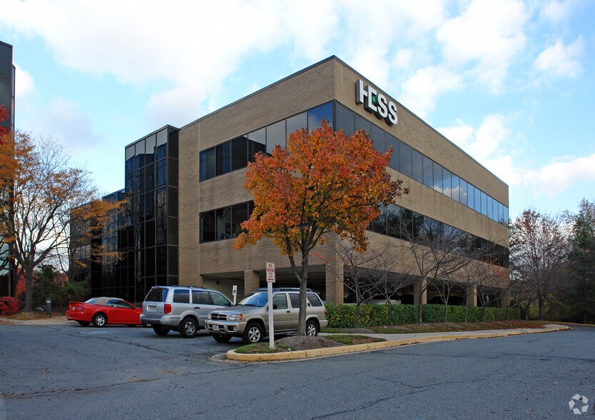 804 W Diamond Ave, Gaithersburg, MD à louer - Photo de l’immeuble – Image 2 sur 15