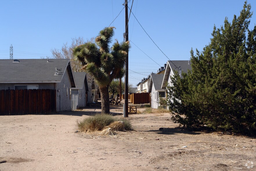 13910 Spruce St, Hesperia, CA à vendre - Photo de l’immeuble – Image 2 sur 2