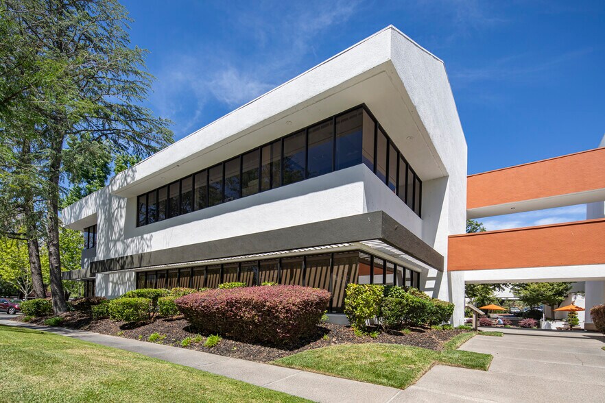 1451 River Park Dr, Sacramento, CA à louer - Photo de l’immeuble – Image 2 sur 19
