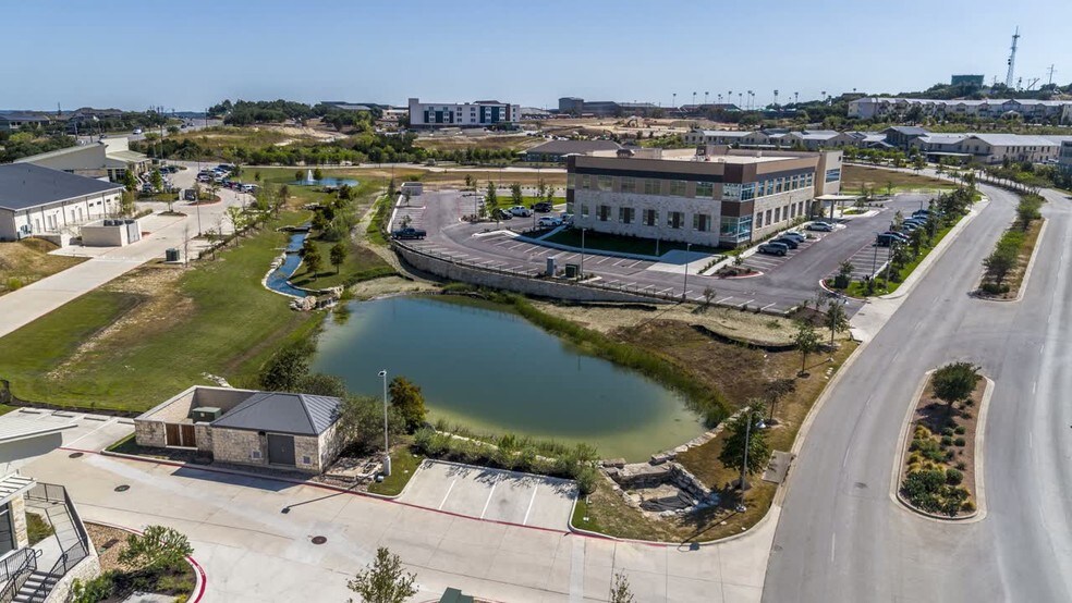 101 Medical Pky, Lakeway, TX à louer - Vidéo sur l’annonce professionnelle – Image 2 sur 11