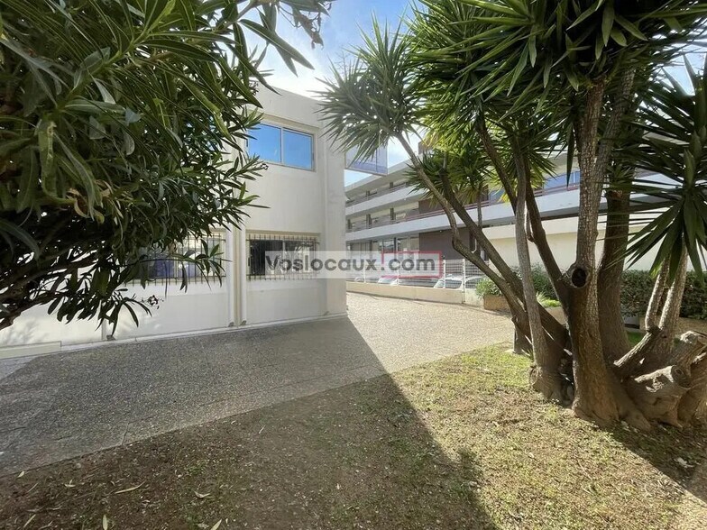 Local commercial dans Saint-Laurent-du-Var à louer - Photo de l’immeuble – Image 2 sur 5