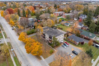 Plus de détails pour 102 Front St E, Whitby, ON - Logement à vendre