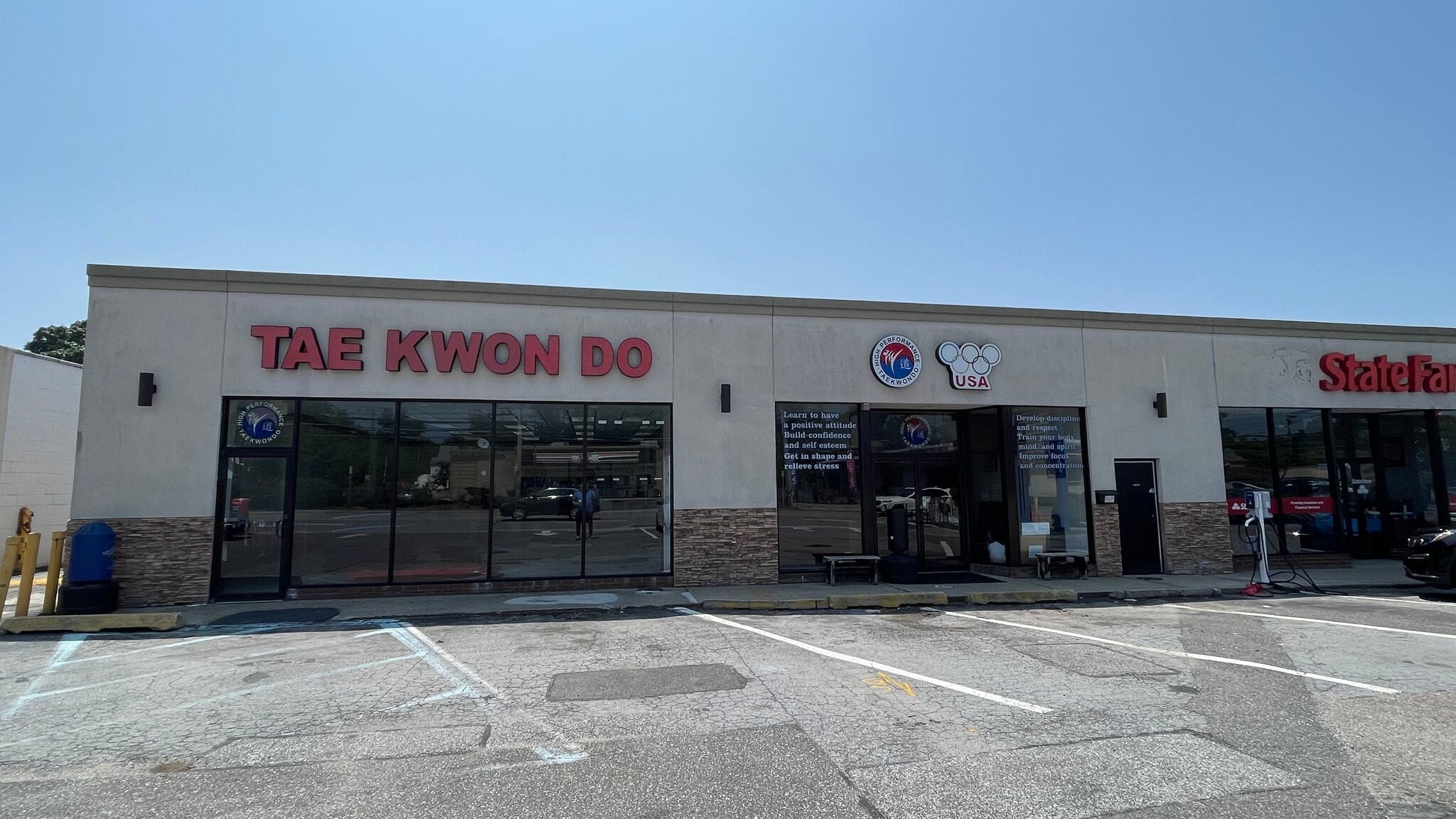 3024-3040 Jericho Tpke, East Northport, NY à louer Photo de l’immeuble– Image 1 sur 17