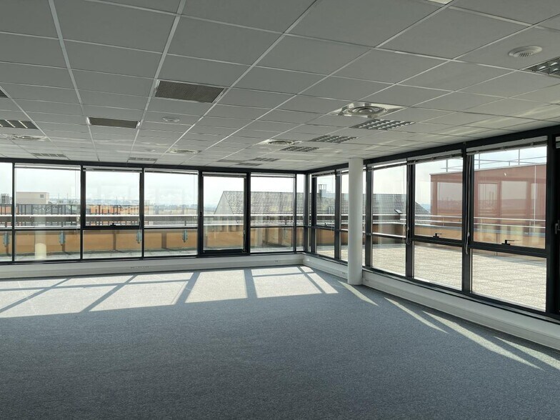 Bureau dans Créteil à louer - Photo de l’immeuble – Image 3 sur 7