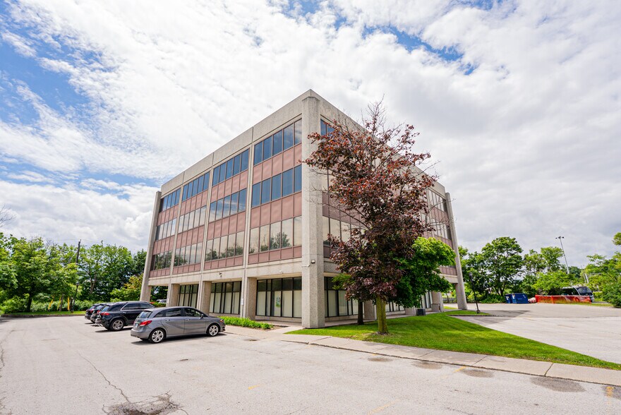 627 Lyons Ln, Oakville, ON à vendre - Photo de l’immeuble – Image 3 sur 18