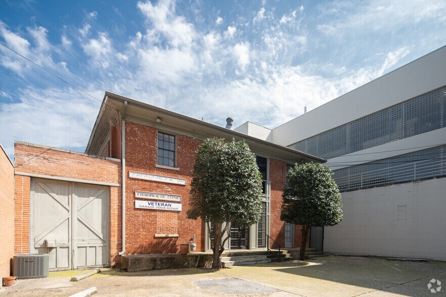 2821-2909 McKinney Ave, Dallas, TX à louer - Photo de l’immeuble – Image 2 sur 5
