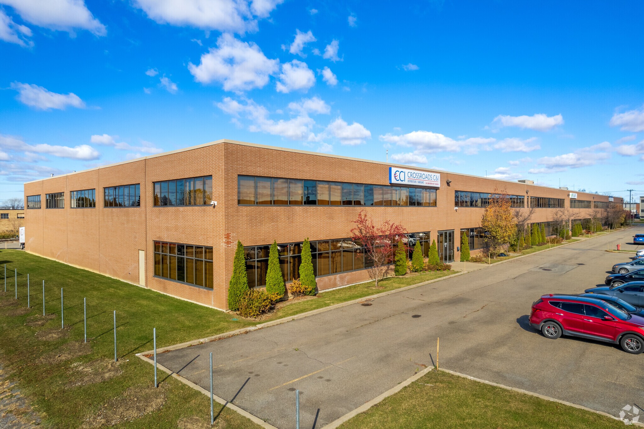 4105-4355 Rue Hickmore, Montréal, QC à louer Photo principale– Image 1 sur 11