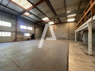 Plus de détails pour Local d'activités à louer