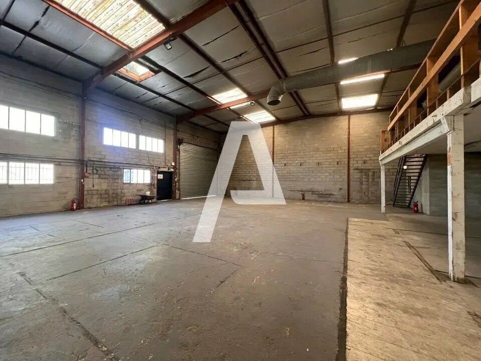 Local d’activités dans Lagny-sur-Marne à louer Photo de l’immeuble– Image 1 sur 6