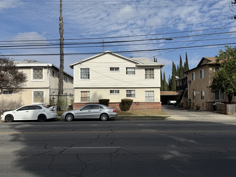 14737 Vanowen St, Van Nuys, CA à vendre - Photo de l’immeuble – Image 3 sur 14