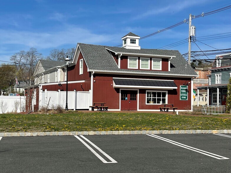 128 Main St, Chester, NJ à louer - Photo de l’immeuble – Image 2 sur 7