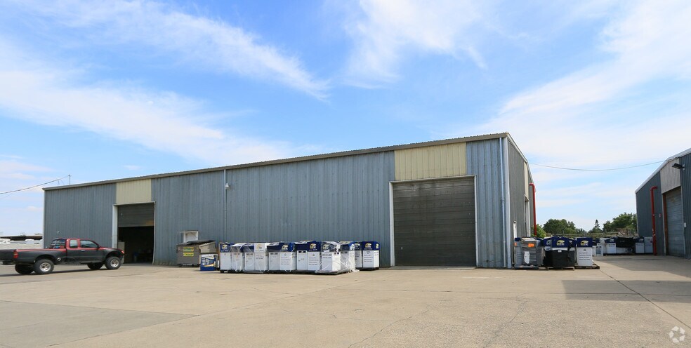 9752 Kent St, Elk Grove, CA à louer - Photo de l’immeuble – Image 2 sur 3