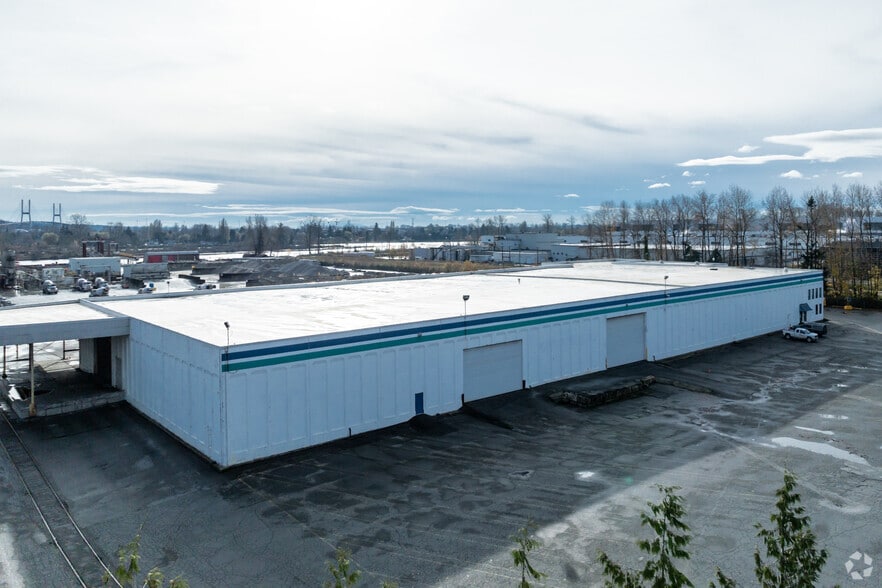 5324 Riverbend Dr, Burnaby, BC à louer - Photo de l’immeuble – Image 2 sur 3