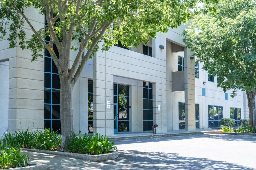 122 Lindbergh Ave, Livermore, CA à vendre - Photo de l’immeuble – Image 2 sur 8