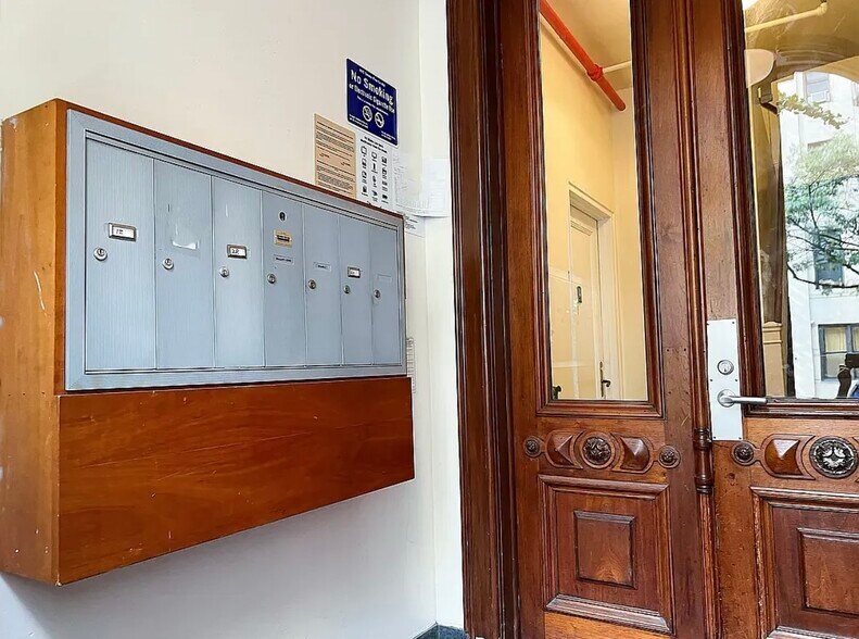 346 E 51st St, New York, NY à vendre - Photo intérieure – Image 3 sur 15