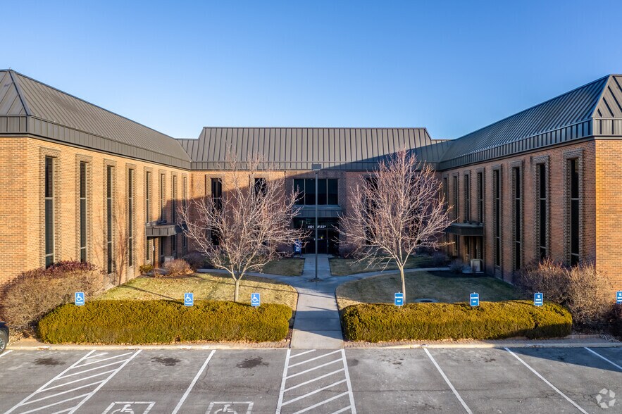 4121 W 83rd St, Prairie Village, KS à louer - Photo de l’immeuble – Image 2 sur 17