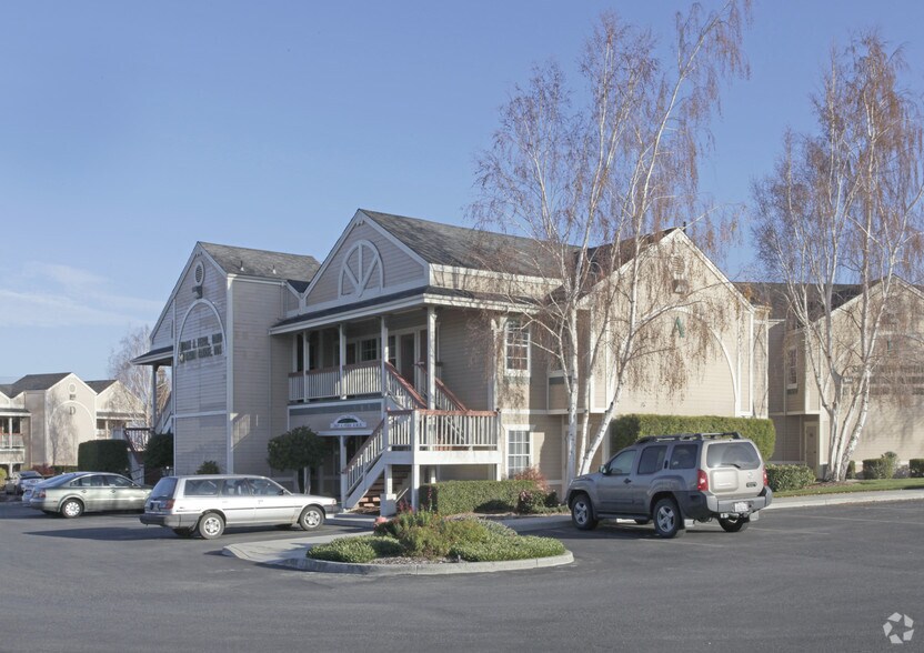 890 Sunset Dr, Hollister, CA à louer - Photo principale – Image 1 sur 23