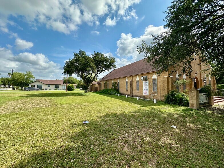 208 W Central Ave, La Feria, TX à vendre - Photo de l’immeuble – Image 3 sur 12