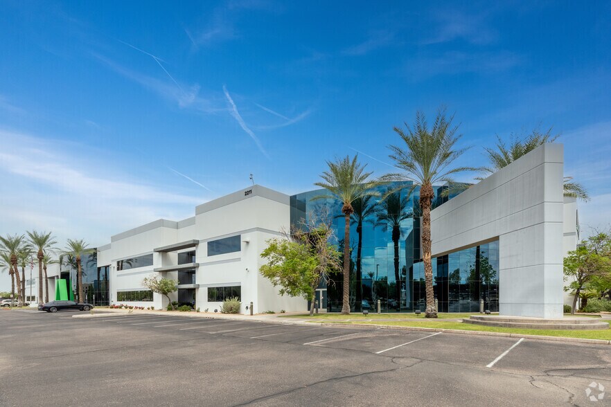 2211 S 47th St, Phoenix, AZ à vendre - Photo principale – Image 1 sur 5