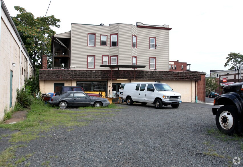 63 Broad St, New Britain, CT à vendre - Photo de l’immeuble – Image 1 sur 2