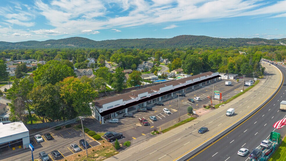 679-717 State Rt 23, Pompton Plains, NJ à louer - Photo de l’immeuble – Image 2 sur 16