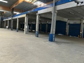 Industriel/Logistique dans Saint-Thibault-des-Vignes à louer Photo intérieure– Image 1 sur 5