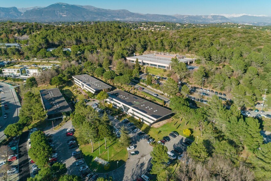 300 Rue Du Vallon, Valbonne à louer - Photo de l’immeuble – Image 2 sur 9