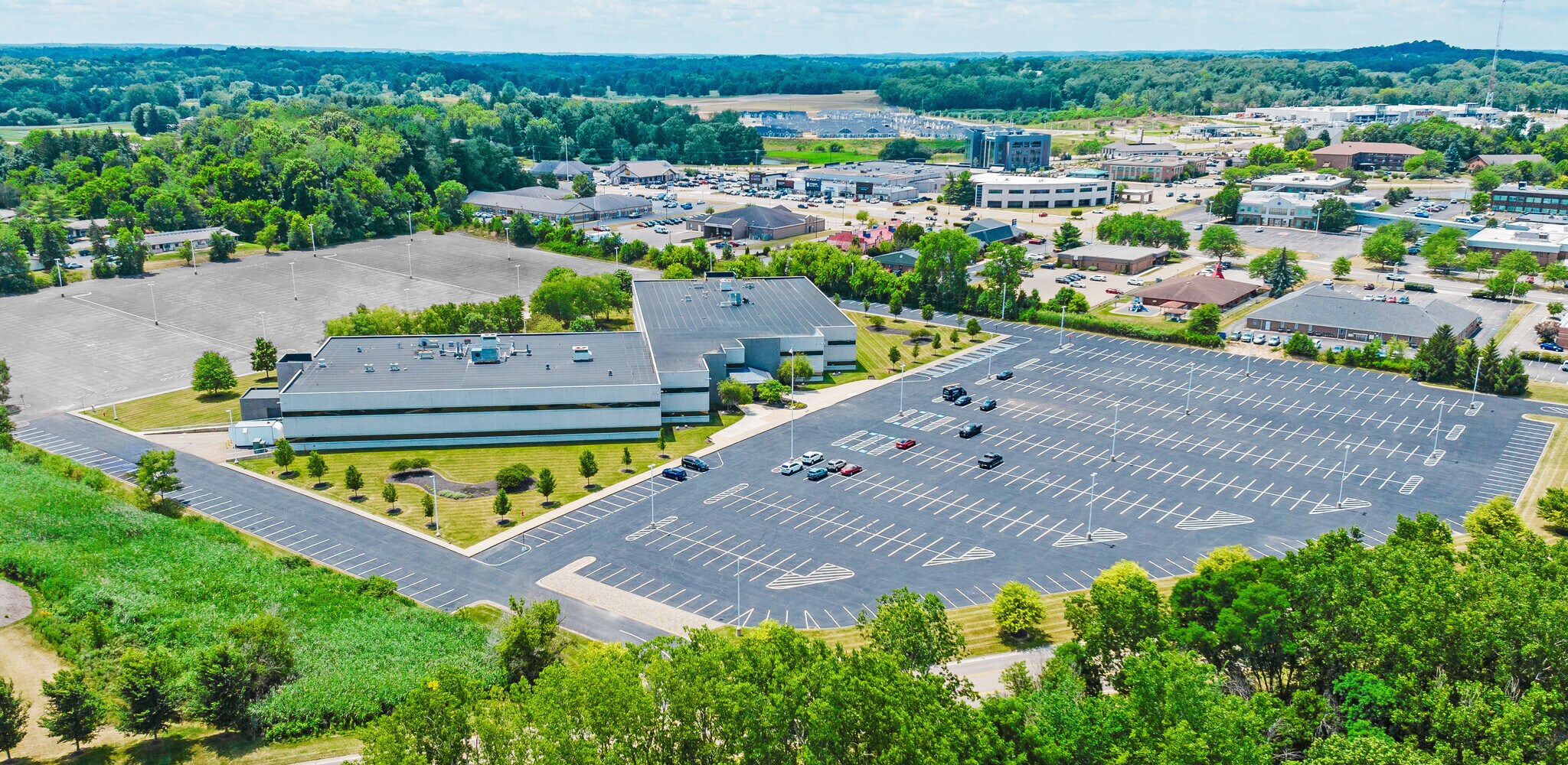4500 Munson St, Canton, OH à louer Photo de l’immeuble– Image 1 sur 10
