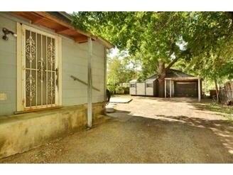 2335 E Cesar Chavez St, Austin, TX à louer - Photo de l’immeuble – Image 2 sur 15