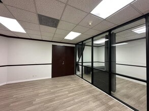 8300 Utica Ave, Rancho Cucamonga, CA à louer Photo intérieure– Image 2 sur 4