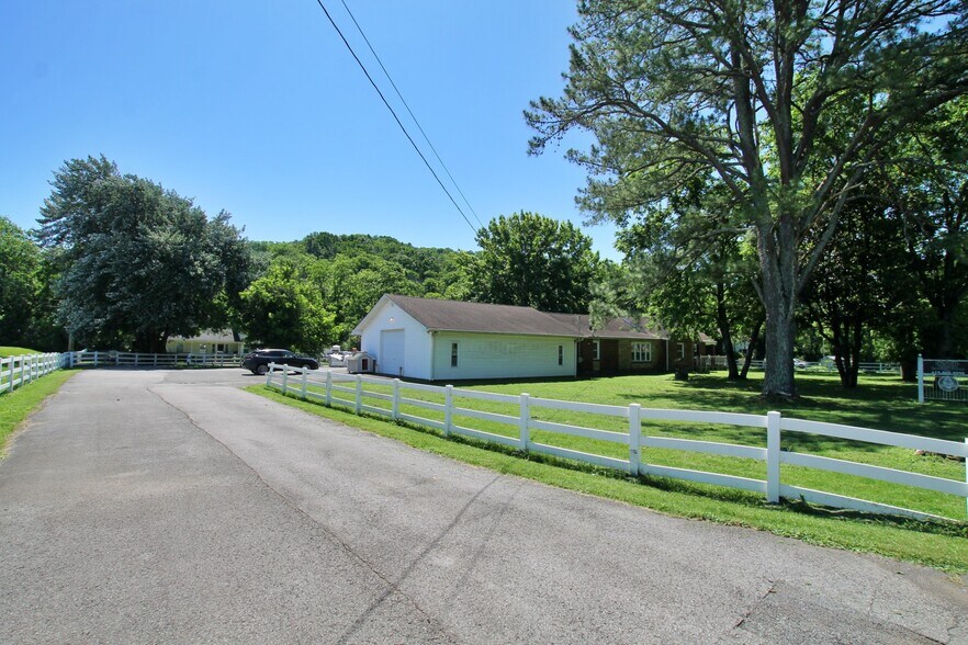 1063 Louisville Hwy, Goodlettsville, TN à vendre - Photo de l’immeuble – Image 3 sur 27