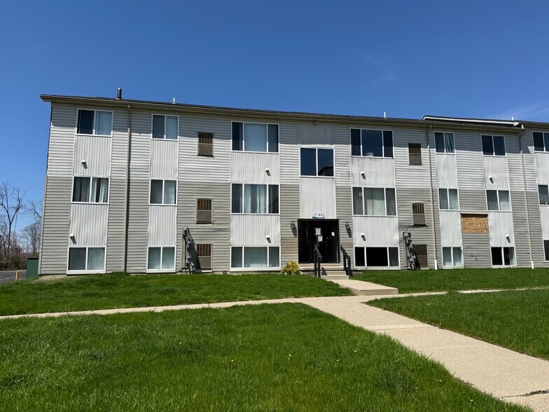 831 Green Rd, Ypsilanti, MI à vendre - Photo de l’immeuble – Image 2 sur 56