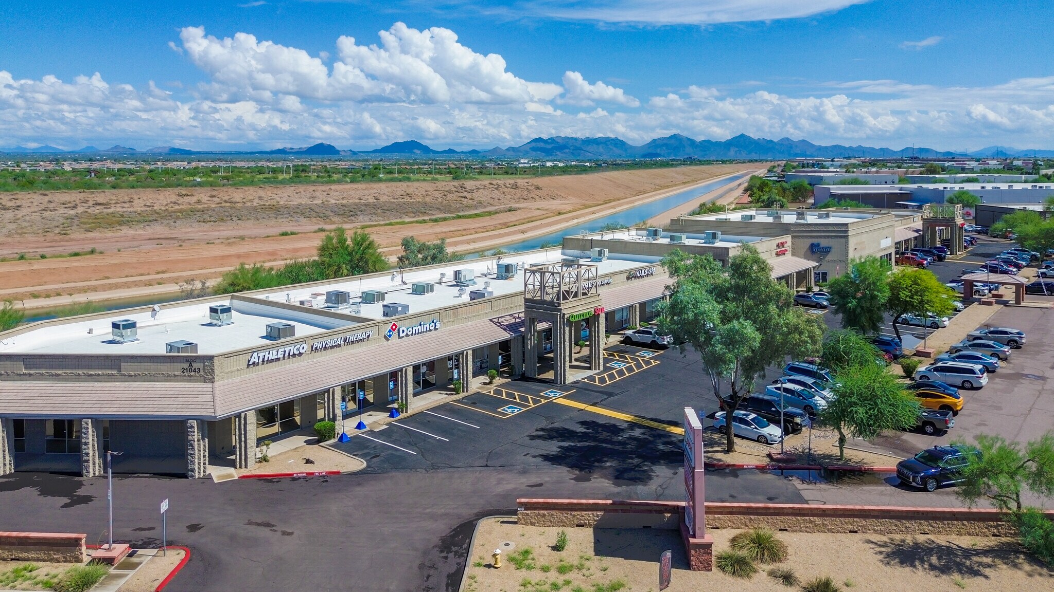 21043 N Cave Creek Rd, Phoenix, AZ à louer Photo de l’immeuble– Image 1 sur 24