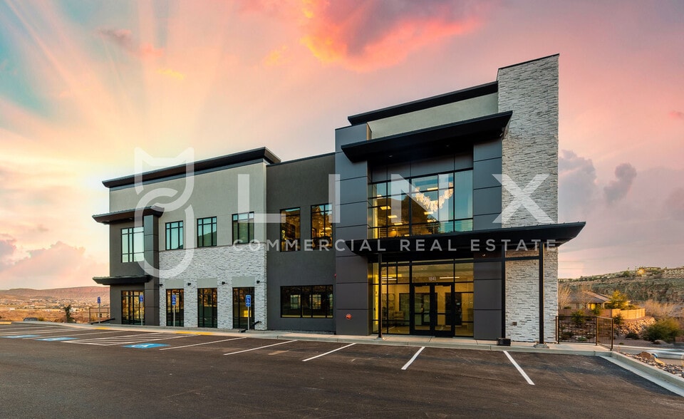 1841 E Riverside Dr, Saint George, UT à louer - Photo de l’immeuble – Image 1 sur 4
