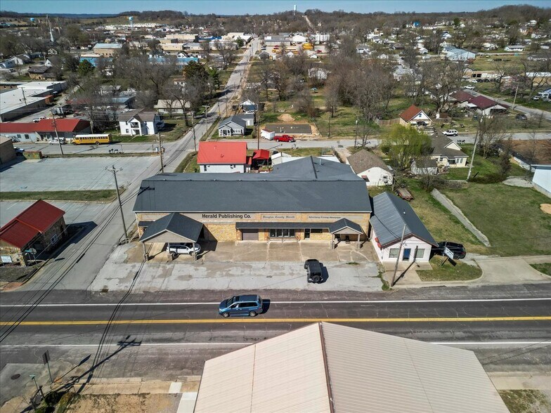 302 E Washington Ave, Ava, MO à vendre - Photo de l’immeuble – Image 3 sur 38