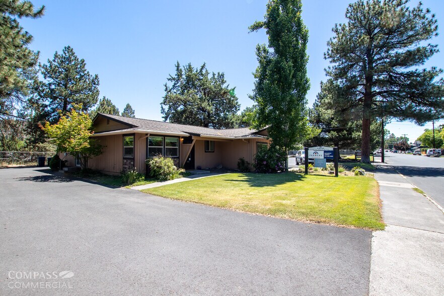 1208 NE 4th St, Bend, OR à vendre - Photo de l’immeuble – Image 2 sur 17