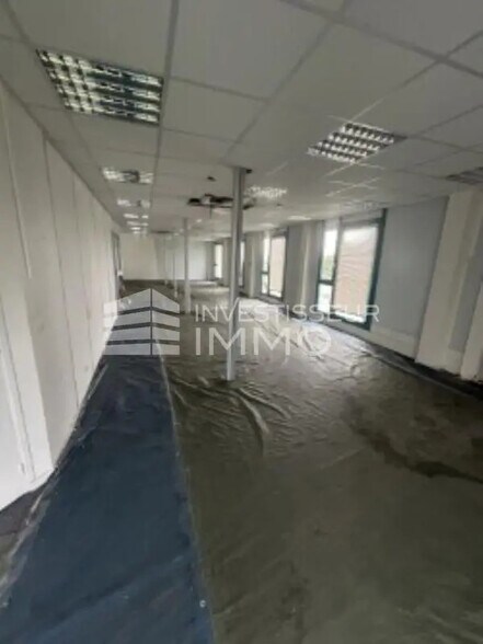 Local d'activités dans Baillet-en-France à vendre - Photo intérieure – Image 2 sur 13