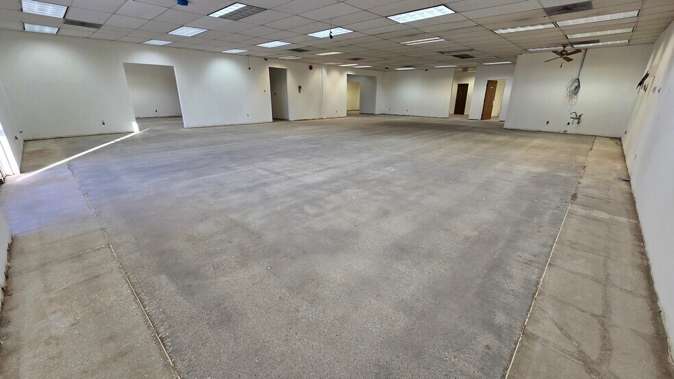 605 W Mockingbird Ln, Dallas, TX à vendre - Photo de l’immeuble – Image 2 sur 7